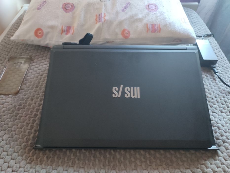 Portátil Insys a funcionar