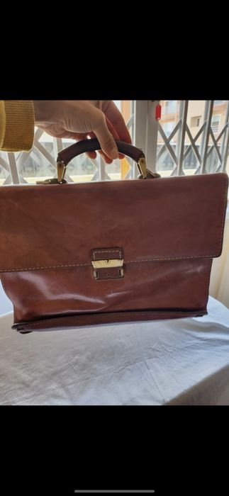 Pasta mala de executivo homem