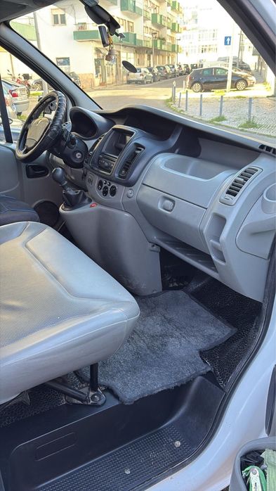 Renault Trafic 2.0 em excelente estado, potente Pronta a trabalhar, fiável e ideal para transporte ou uso profissional.