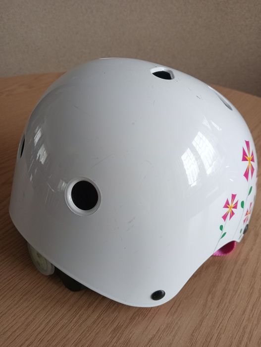Kask rowerowy Delta Sport regulowany, rozmiar 52-57, ca. 400 g.