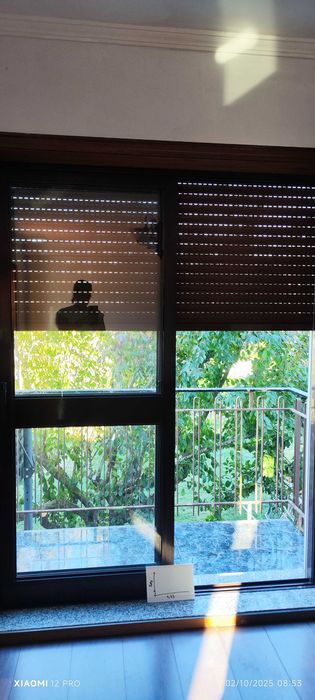 Janelas aluminio com grade ou estores, varios tamanhos, cor castanho