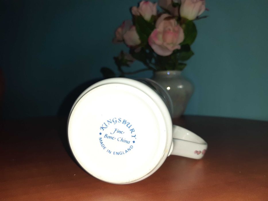 Porcelana - garnuszek ''KINGSBURY'' - używany.