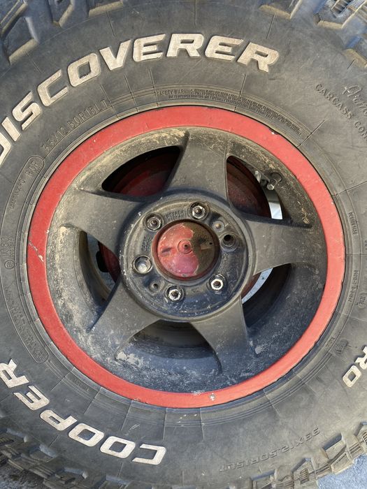 Pneus cooper 33 com jantes 15