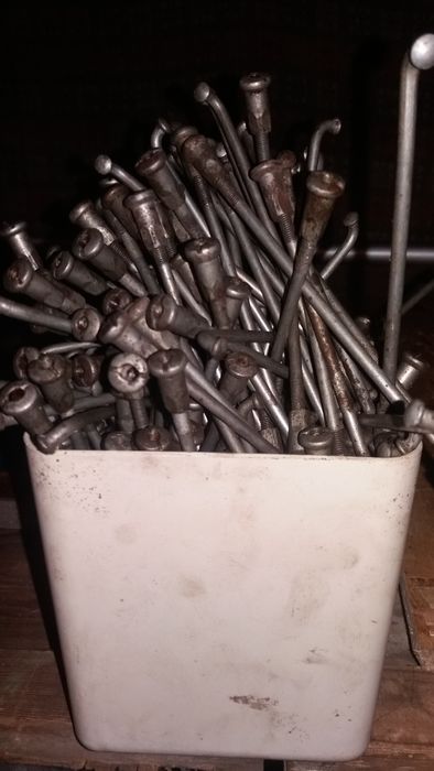 Спиці мотоцикла МТ.