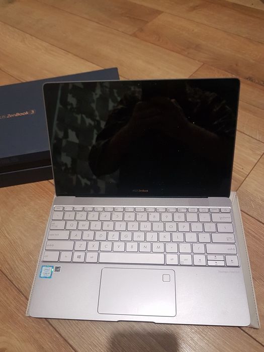 Asus Zenbook 3 UX390
