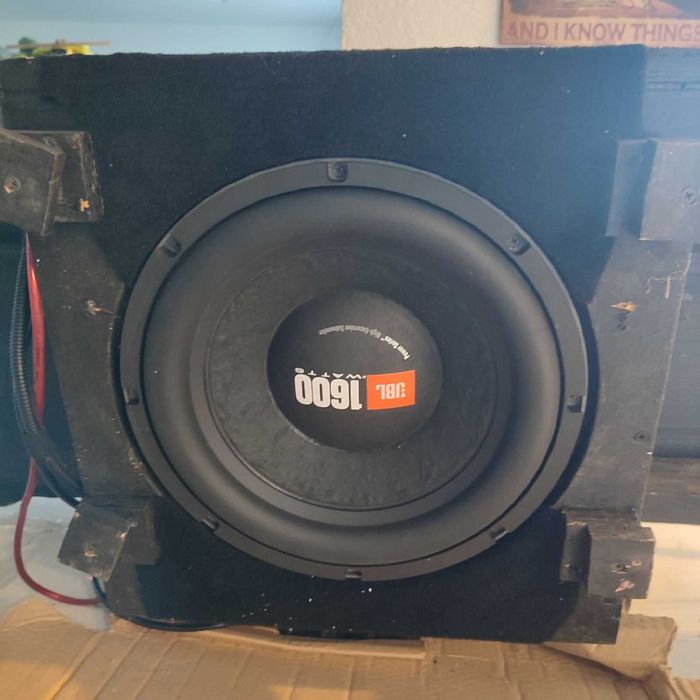сабвуфер  на авто: підсилювач усилитель JBL+колонка JBL 1600в