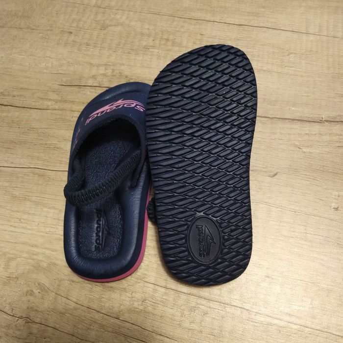 Klapki z gumką rozmiar 24