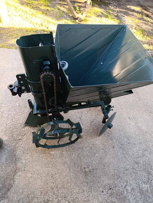 Картофесажалка +прополка 2 рядна