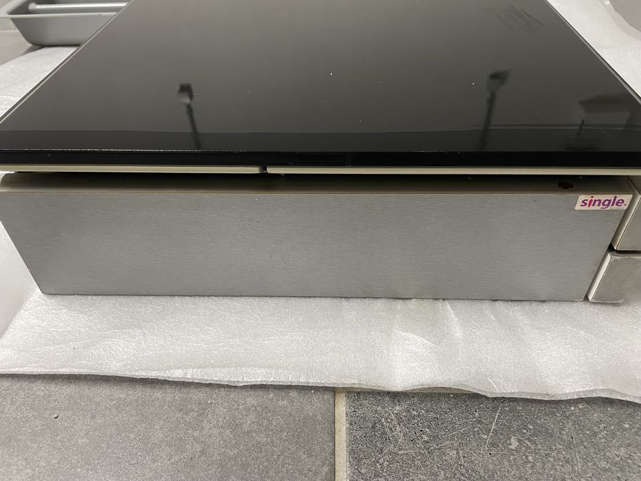 Mesa de cozinha suspensa
