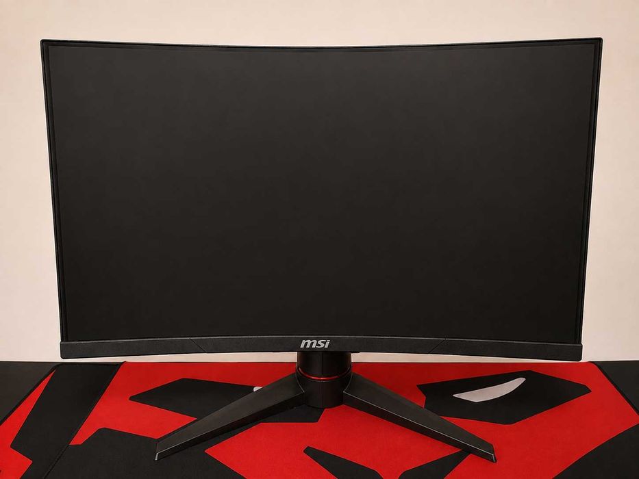 MSI Optix MAG27C 27", Full HD, 144 Hz.