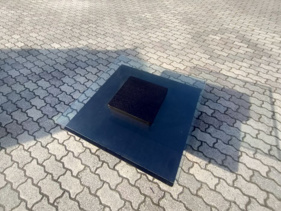Mesa de centro com tampo em vidro