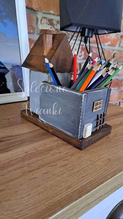 Organizer na przybory, kredki, na biurko, rękodzieło,  drewniany domek