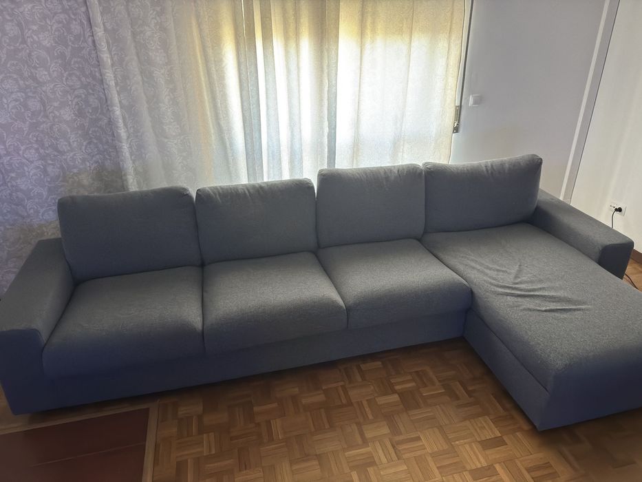 Sofá de sala com chaise longue
