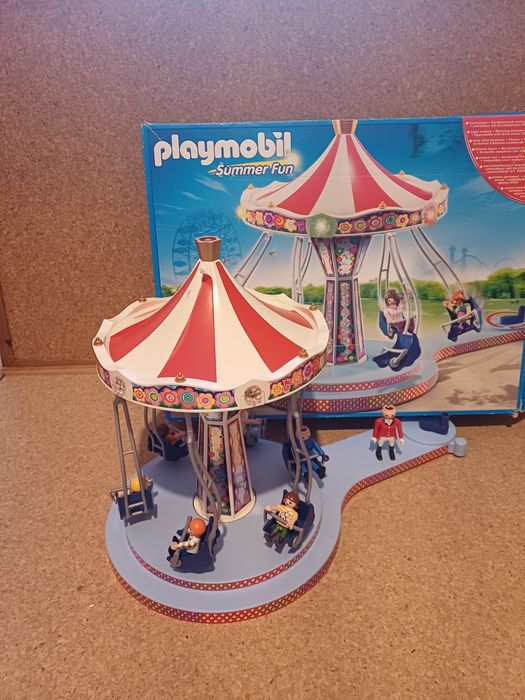 Playmobil carrocel com caixa e figuras