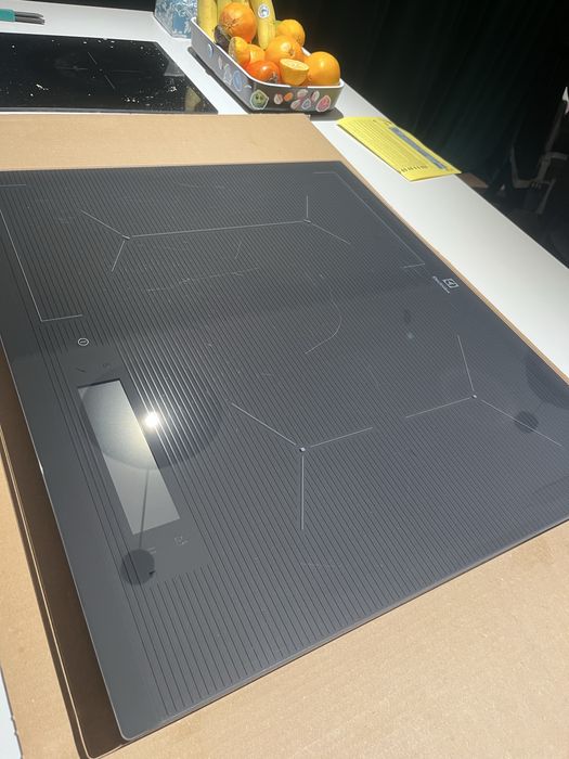 Płyta indukcyjna SLIM ELECTROLUX EIS6648 z termosondą