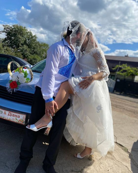 Весільна сукня)))