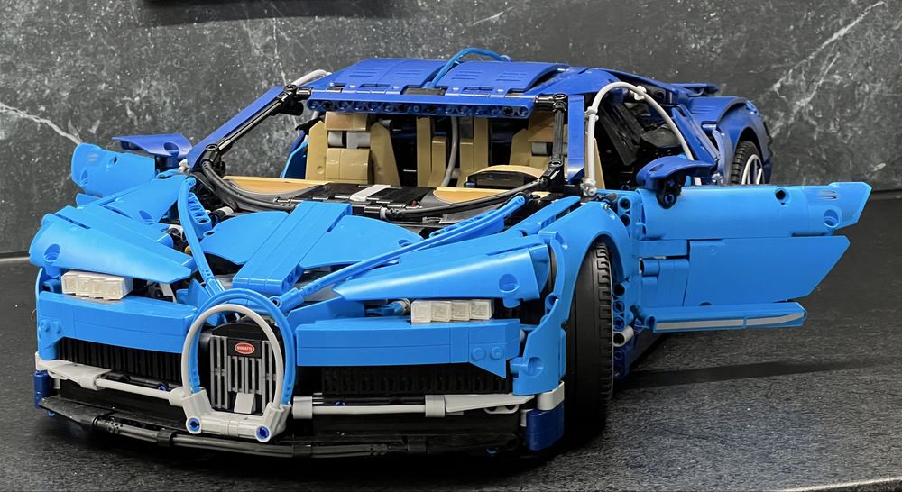 Конструктор LEGO Technic Bugatti Chiron Подарунок ЛЕГО Технік Бугатті