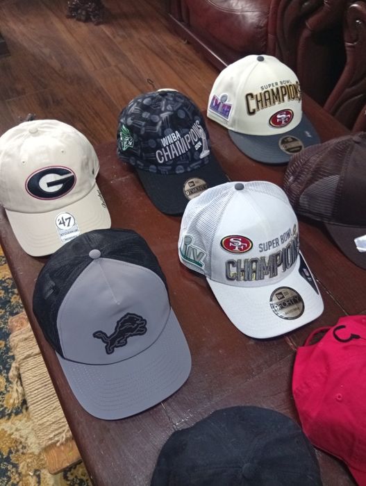 Фірмові бейсболки.NBA,NFL