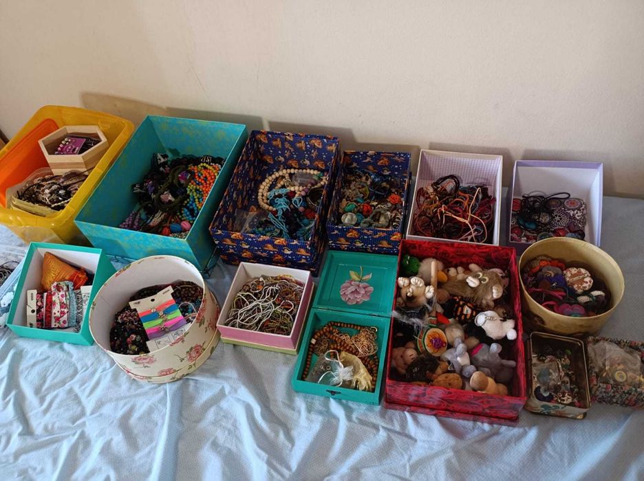 Bazar: Pulseiras e brincos de Senhora