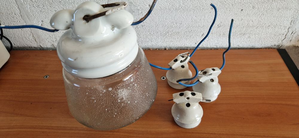 Stare oprawki do żarówek porcelanowe,lampa