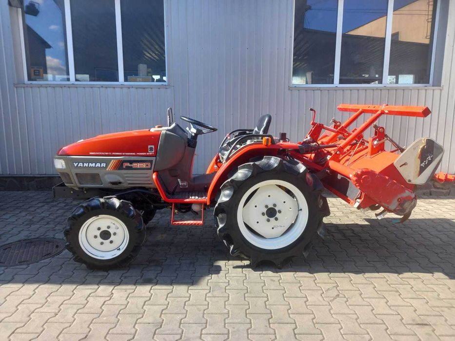 Japoński traktorek Yanmar F 220 z glebogryzarką 4x4 22 KM