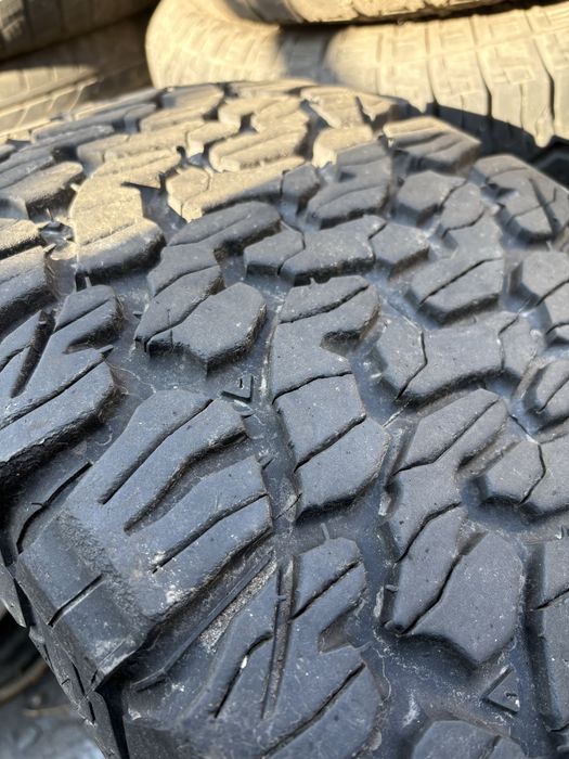 325 60 20 BFGoodrich All-Terrain T/A