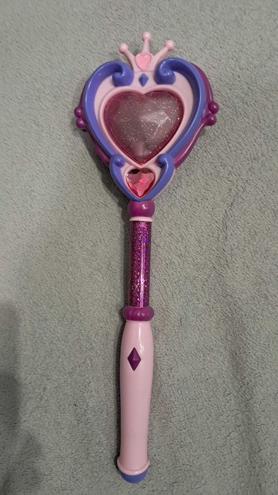 Sprzedam dużą, interaktywną różdżkę księżniczki