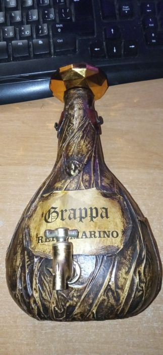 Продам бутылку декоративную, сувенирную 0,5 л.