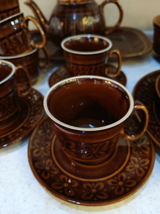 Zestaw ceramiki PRL – brązowy komplet kawowy / obiadowy vintage