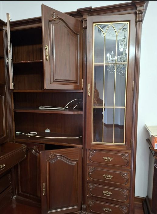 Movel de sala, em madeira mogno