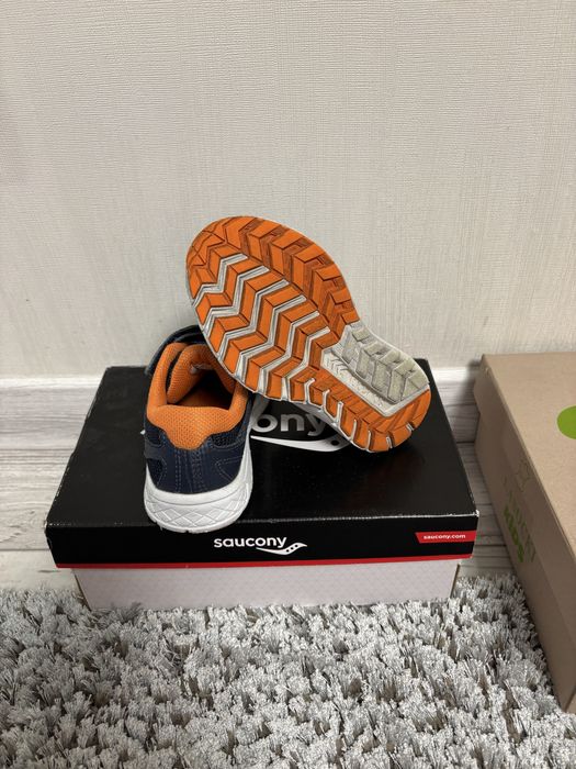 кросівки дитячі saucony