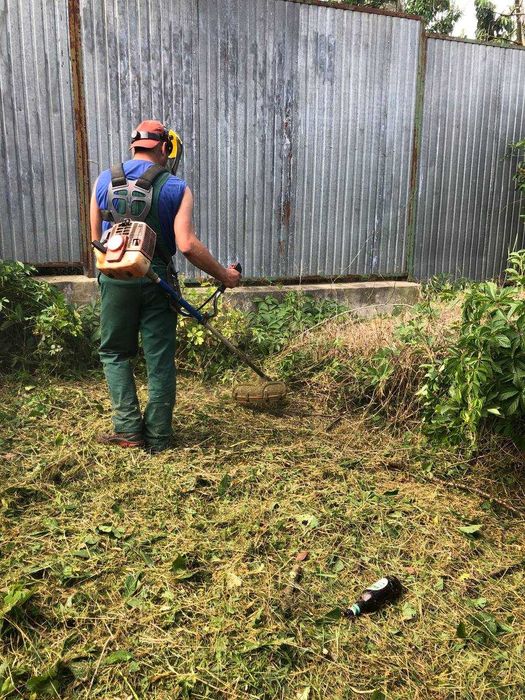 Уборка участков покос корчевка спил вывоз. Ответственно и качественно