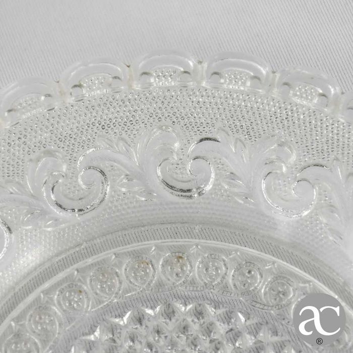 Par de pratos cristal lapidado, possivelmente Vista Alegre, séc. XIX