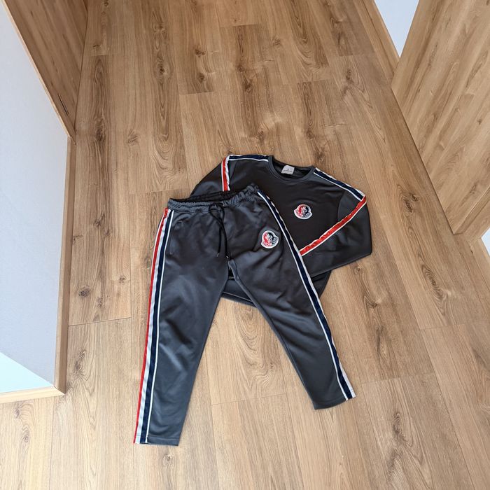 Чоловічий  костюм Мoncler ( розмір L)