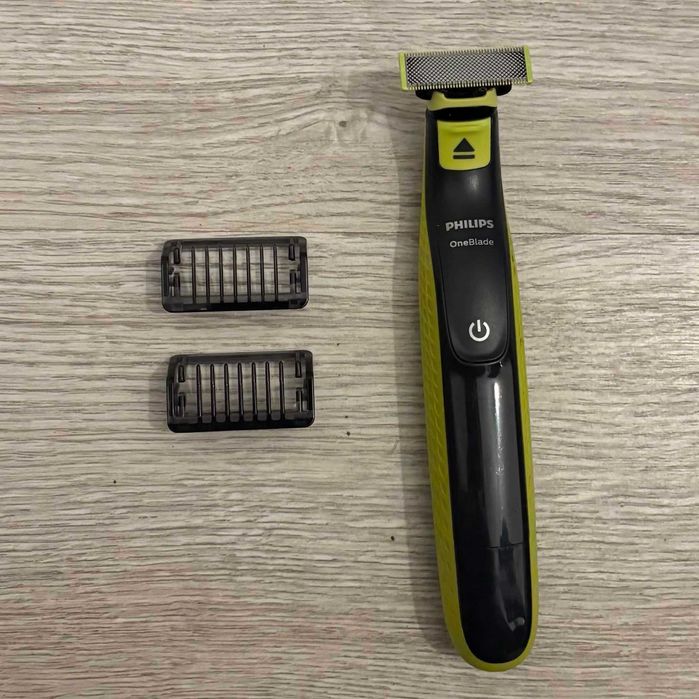 Philips OneBlade + Carregador + Pentes 3mm e 5mm + 2 Lâminas Seladas