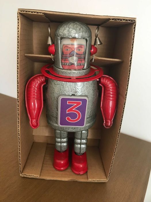 Robot de corda em metal