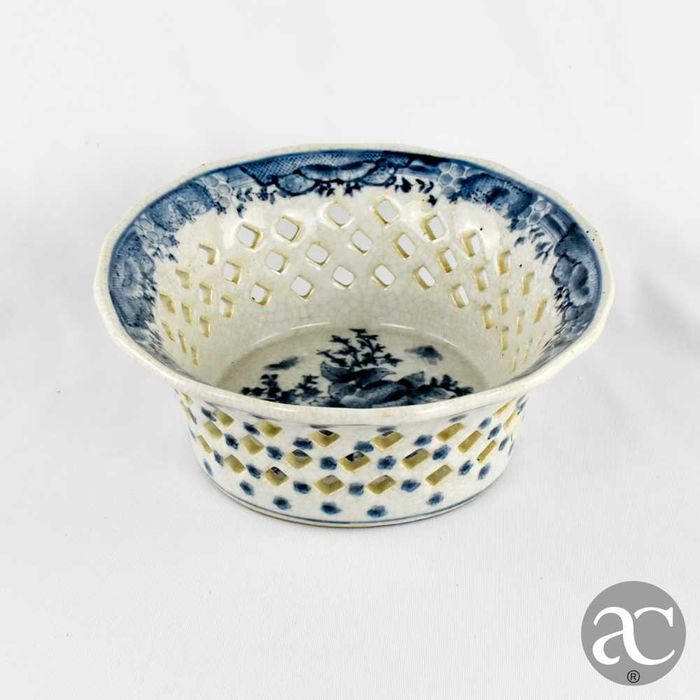 Cesta / Taça / Fruteiro vazada em porcelana da China