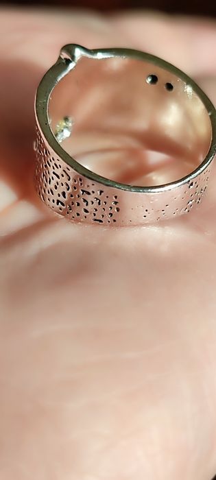 Srebrzysty pierscionek