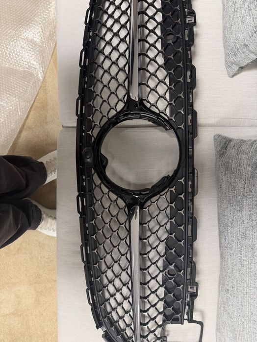 Grelha Mercedes C300e pack AMG (2025)