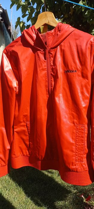 Продам стильну, шкіряну жіночу куртку "ADIDAS"