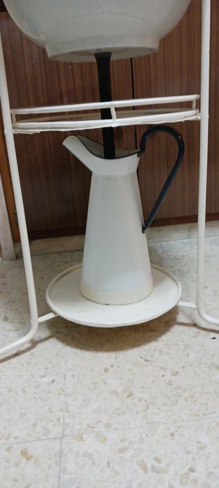 Vendo lavatório antigo