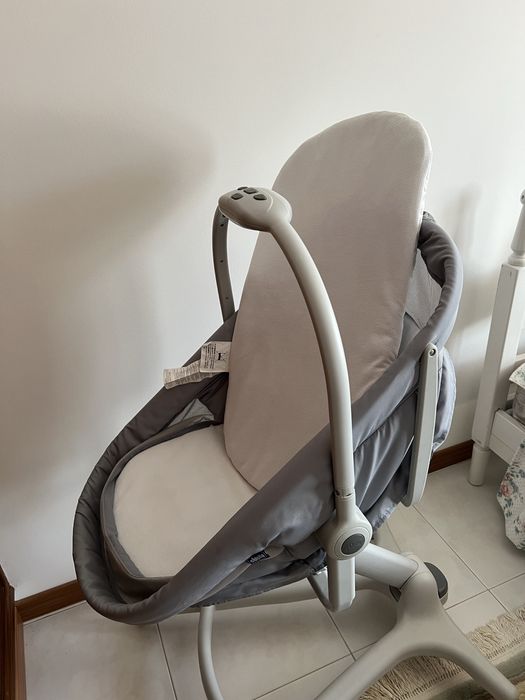 Baby Hug + 2 colchoes + 3 lencois