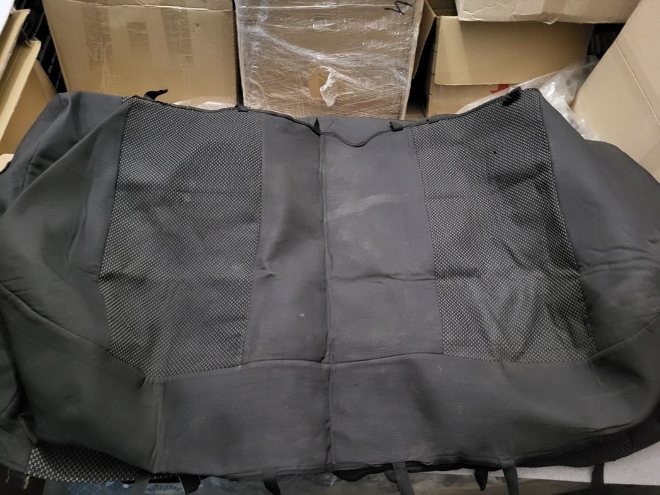 Чохли універсальні на задній ряд з підголовниками.