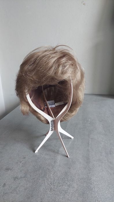 Peruka krótka syntetczna