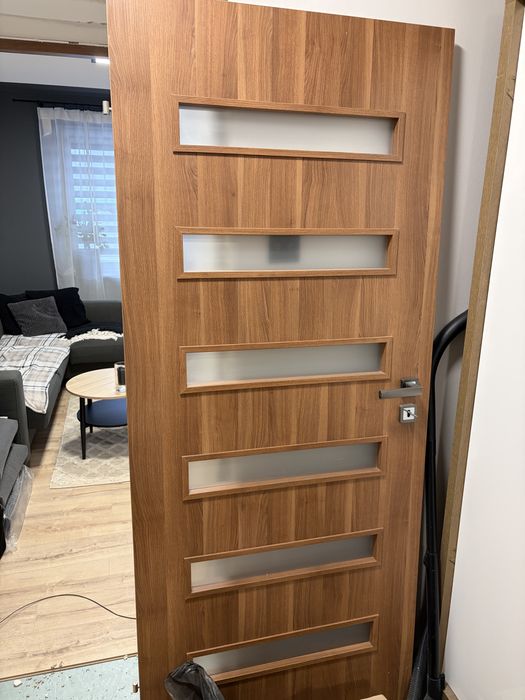 Dzrwi 80 oscieznica stala