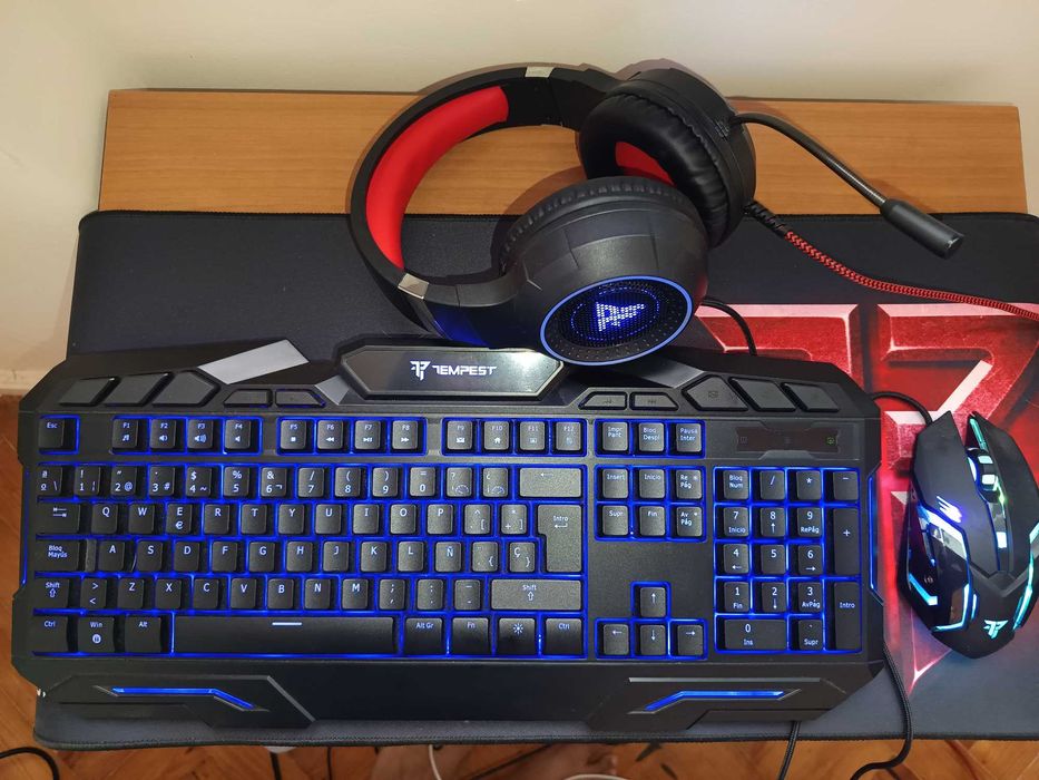 Combo Gaming Tempest Oblivion 4 em 1 (Teclado, Rato, Headset, Tapete XL)
