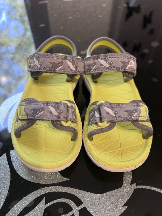 Продам дитячі босоніжки Clarks