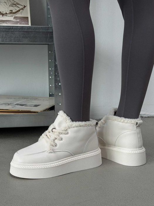 Жіночі шкіряні  зимні черевики на платформі