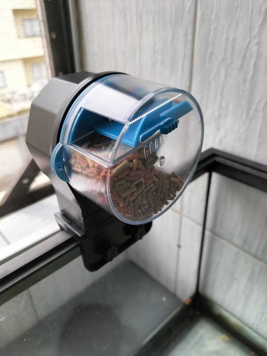 Alimentador automático de peixes/ tartarugas