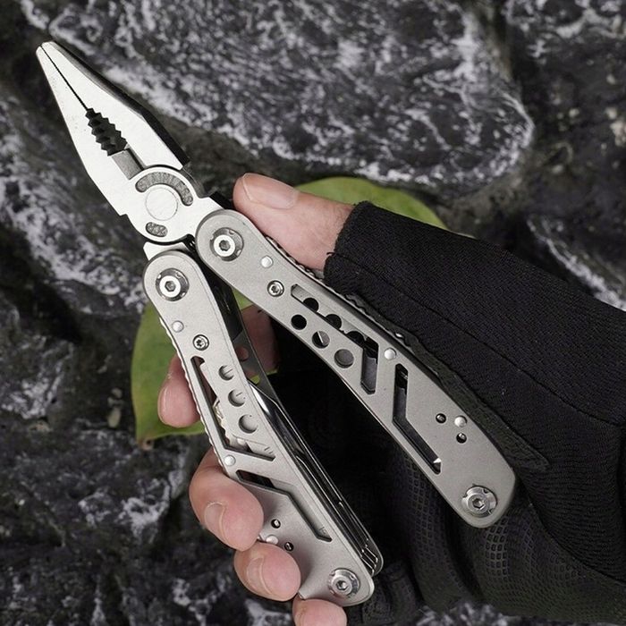 MULTITOOL 24W1 SURVIVALOWY Narzędzie Wielofunkcyjne Zestaw z etui